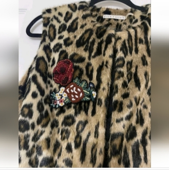 Alice + Olivia Jade Faux Fur Leopard Vest size XS - Picture 10 of 16